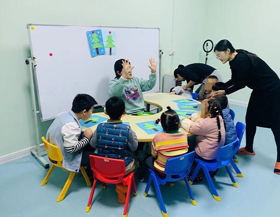 胶州青岛自闭症儿童融入社会关键：培养集体意识